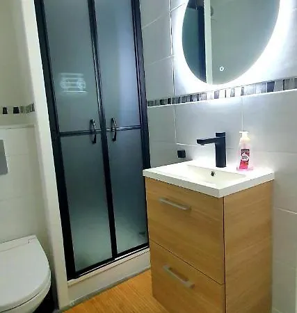 Grand Studio Renove A Deux Pas Du Port Du Cap D'agde Agde